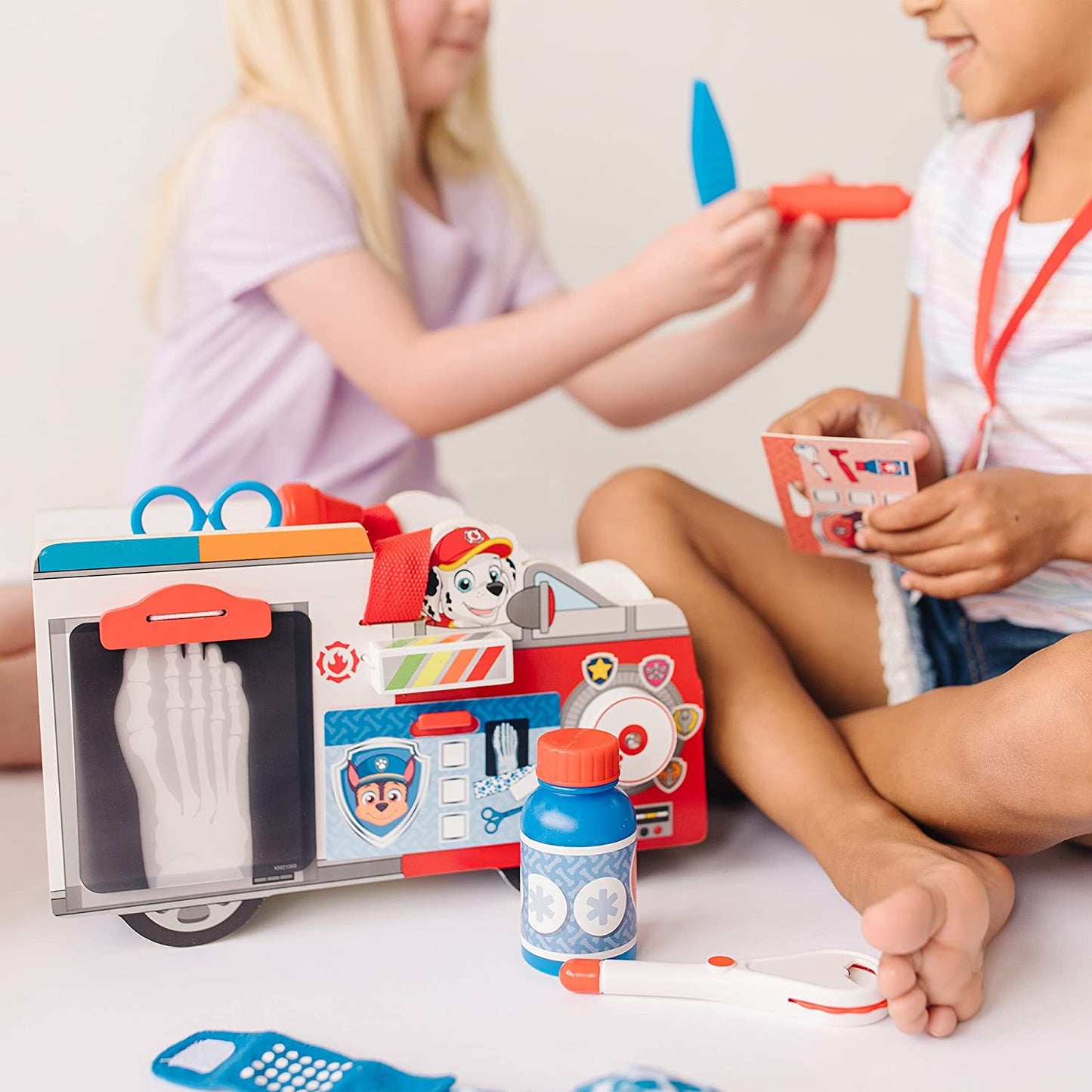 PAW Patrol Marshalls Rettungswagen Krankenwagen mit Erste-Hilfe-Kasten Arztset Holz Lernspielzeug Spielzeug