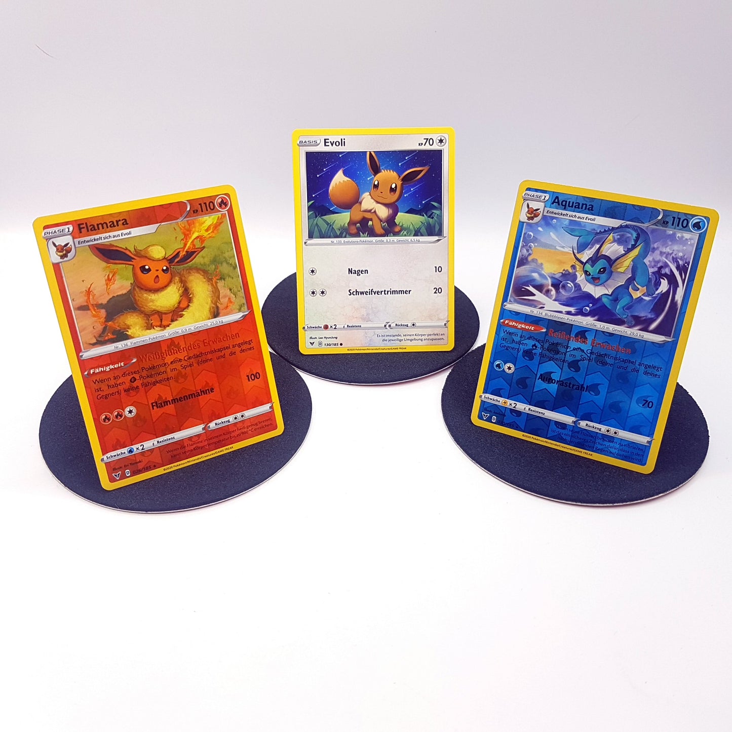 Pokemon Karten - Evoli 130/185 & Flamara 026/185 r. holo & Aquana 030/185 r. holo