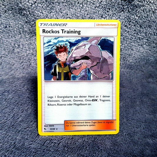 Pokemon - Rockos Training 55/68 - holo - Sonne & Mond - Hidden Fates - MINT