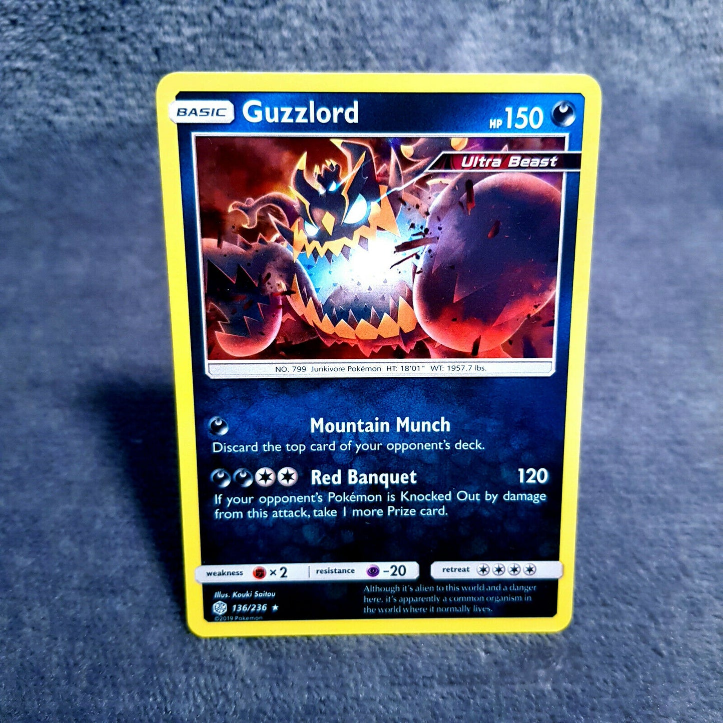 Pokemon - Guzzlord 136/236 rare holo - Cosmic Eclipse (2019) EN MINT